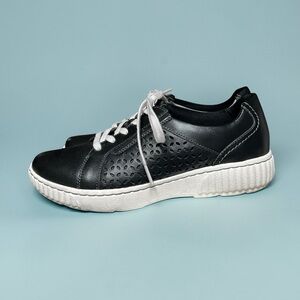 🌻NEW w/tags Clarks Caroline Ella Lace Up Comfort Walking Sneakers Size 6.5